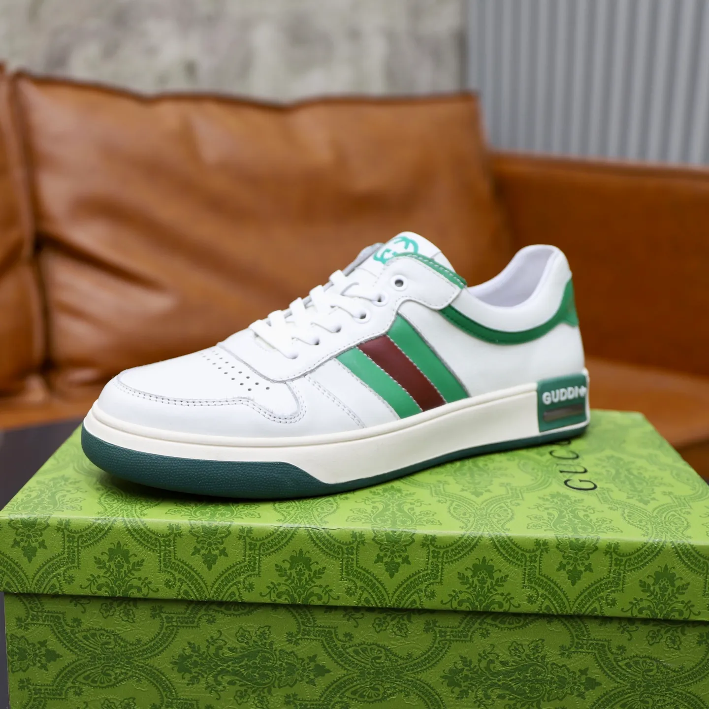 Ex-factory price: 440💰🙅‍♂️🙅‍♂️🙅‍♂️ Brand: Gucci GuCCI Standard code: 38-44 (45 customized) Grade: Same as the official website Material: Original leather splicing Comfortable and breathable pigskin lining Lightweight and wear-resistant sports outsole Style category: Men's fashionable casual shoes Running sneakers Distinguished luxury brand elements Top luxury Color: actual picture color